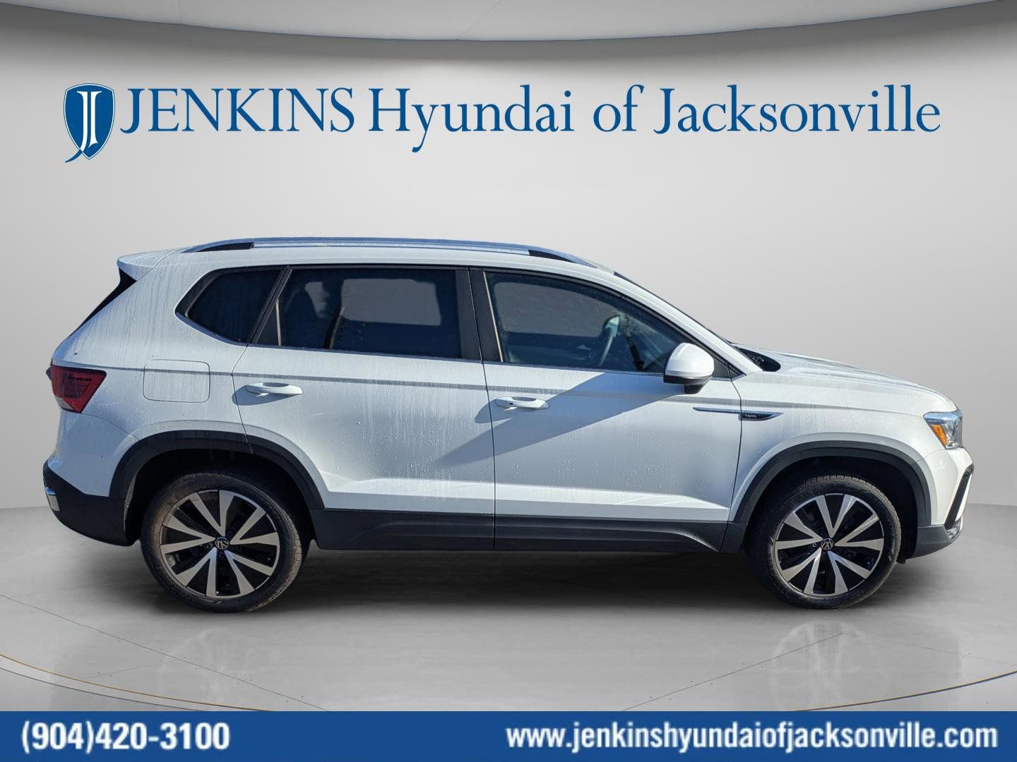 Used 2023 Volkswagen Taos SE image 2