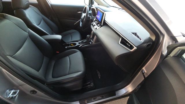 Used 2025 Toyota Corolla Cross XLE w/ Convenience Package image 30