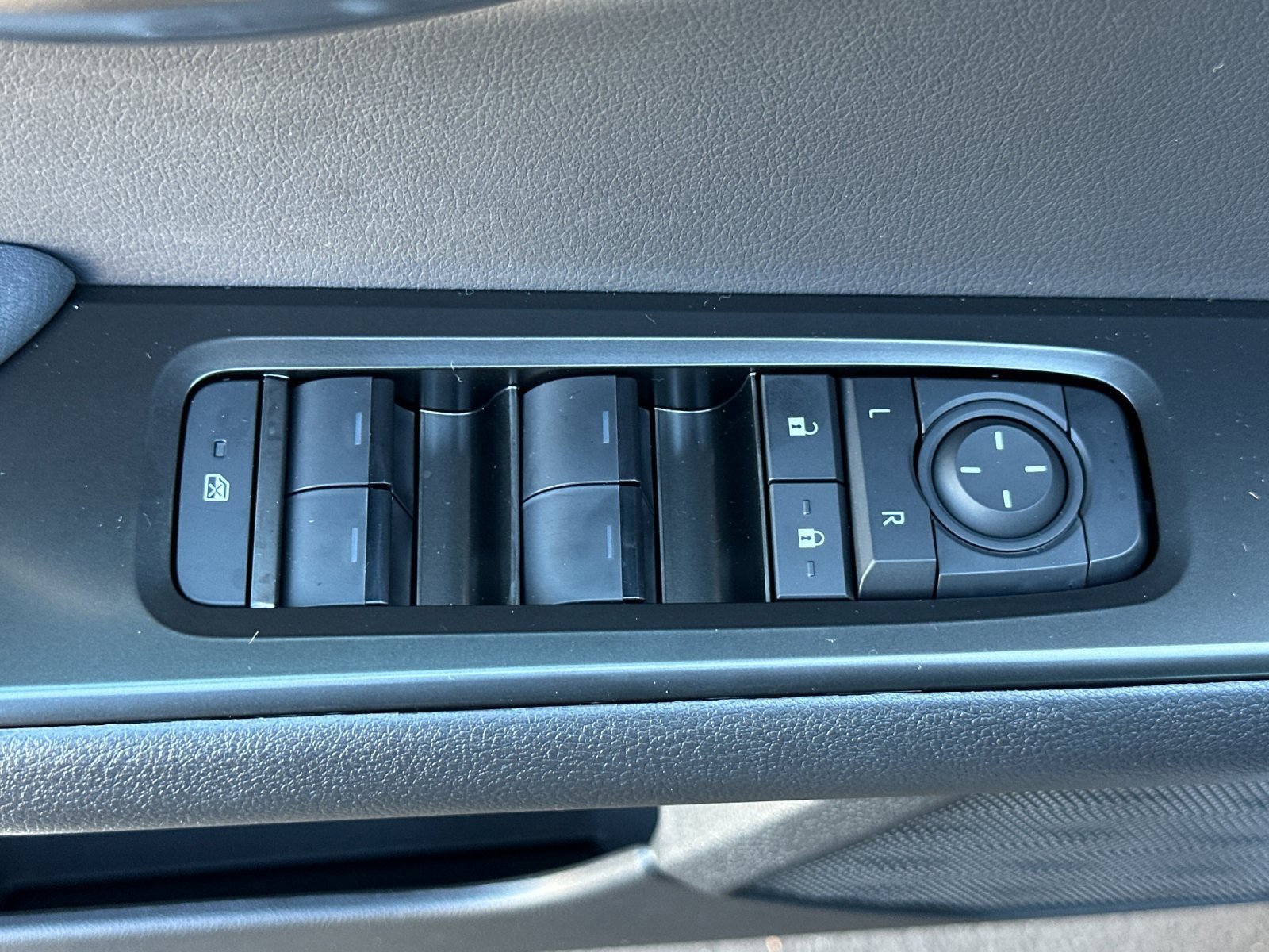 Used 2025 Lexus UX 300h AWD image 11