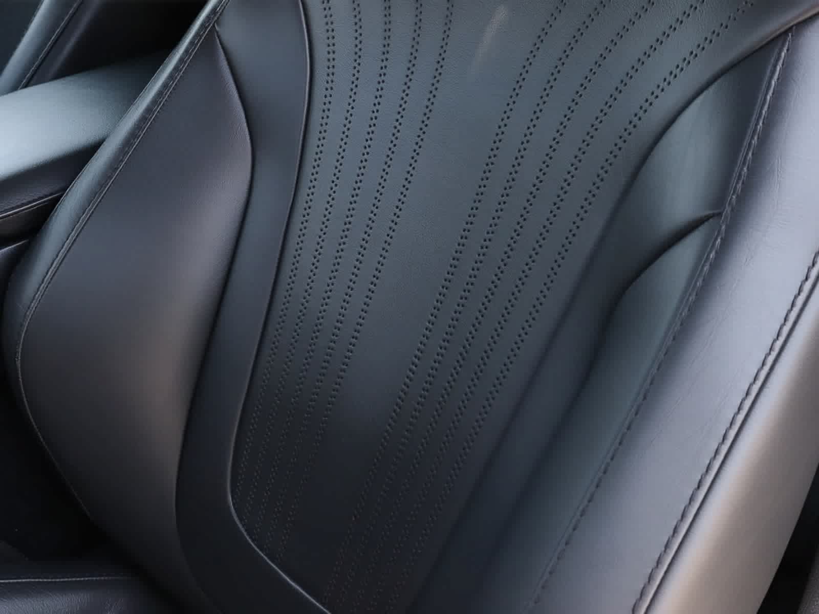 Used 2020 Aston Martin DB11 Coupe RWD image 27