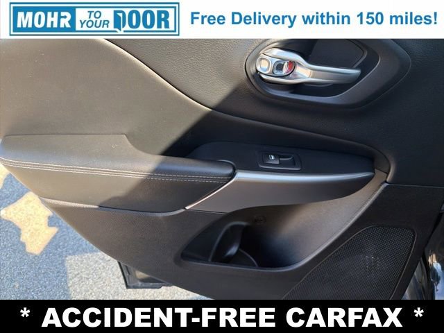 Used 2019 Jeep Cherokee Latitude Plus w/ Comfort/Convenience Group image 30