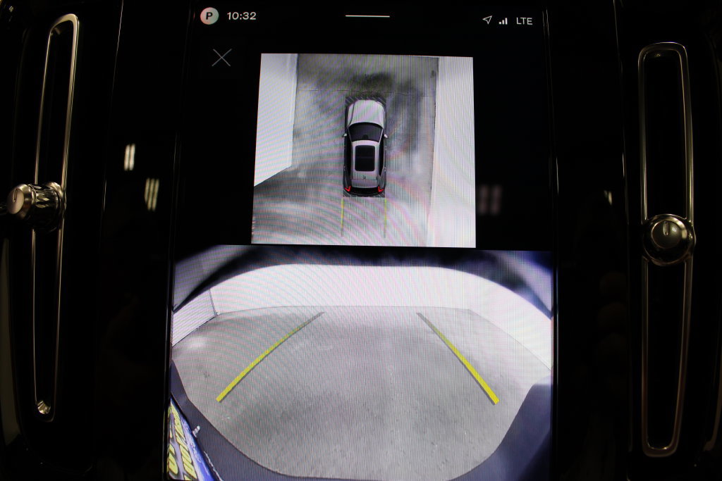 Certified 2026 Volvo XC40 B5 Plus AWD/4WD image 15