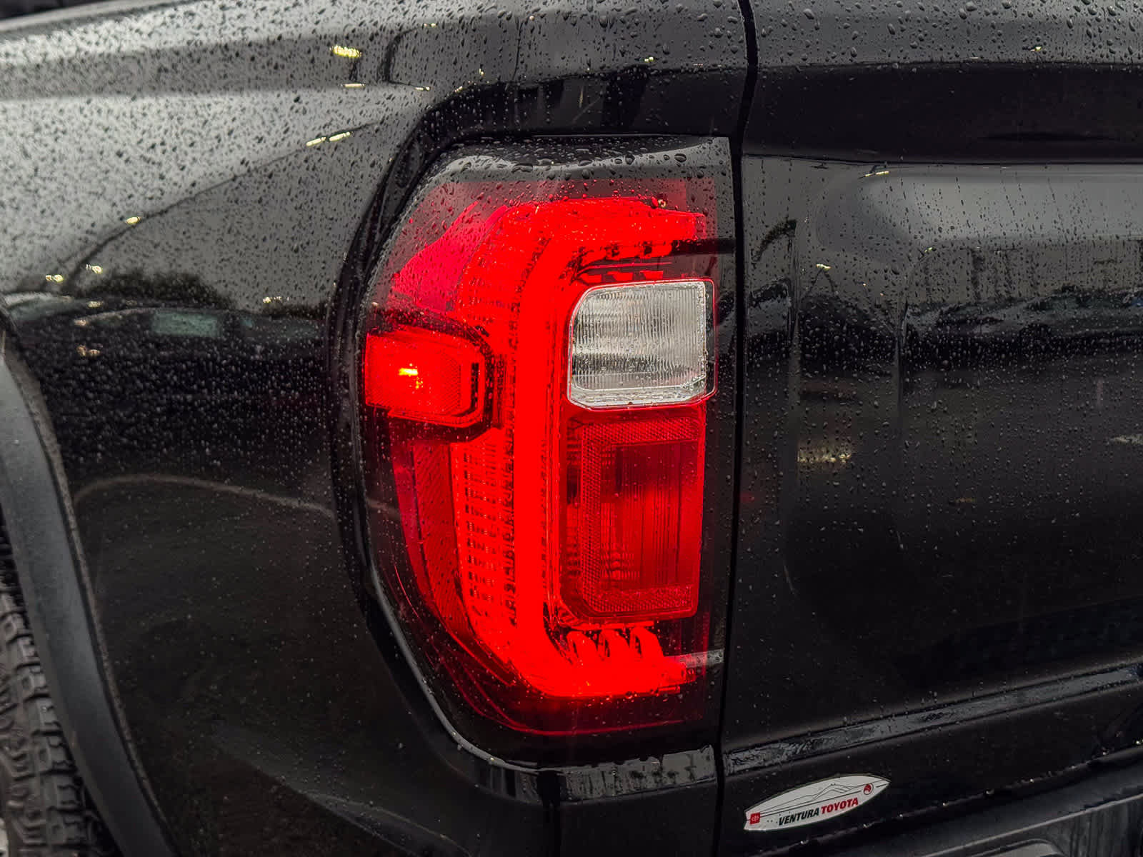 Used 2023 GMC Canyon AT4 image 9