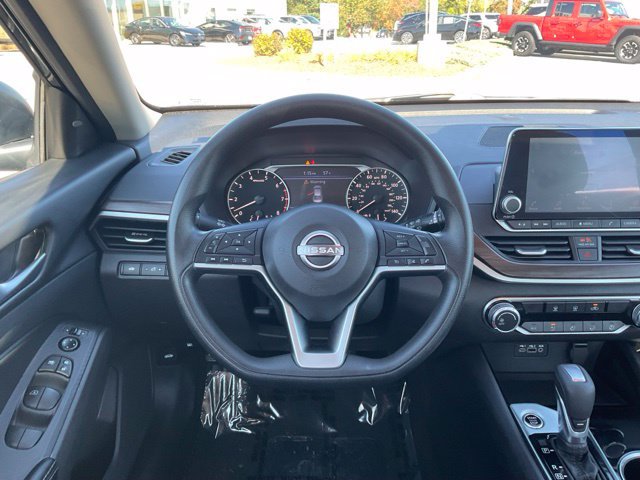 Used 2024 Nissan Altima 2.5 SV FWD image 15