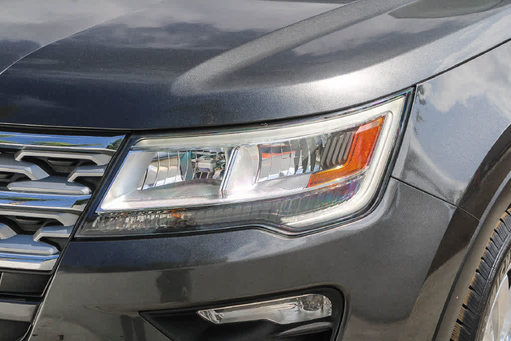 Used 2018 Ford Explorer Limited w/ Equipment Group 301A FWD image 10
