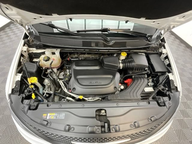 Used 2024 Chrysler Voyager LX FWD image 10