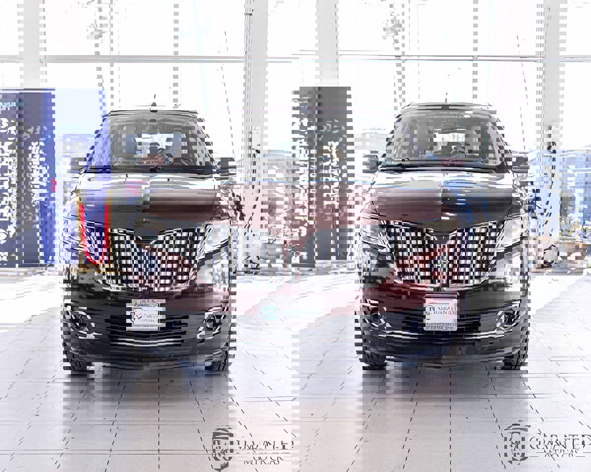 Used 2012 Lincoln MKX FWD image 2