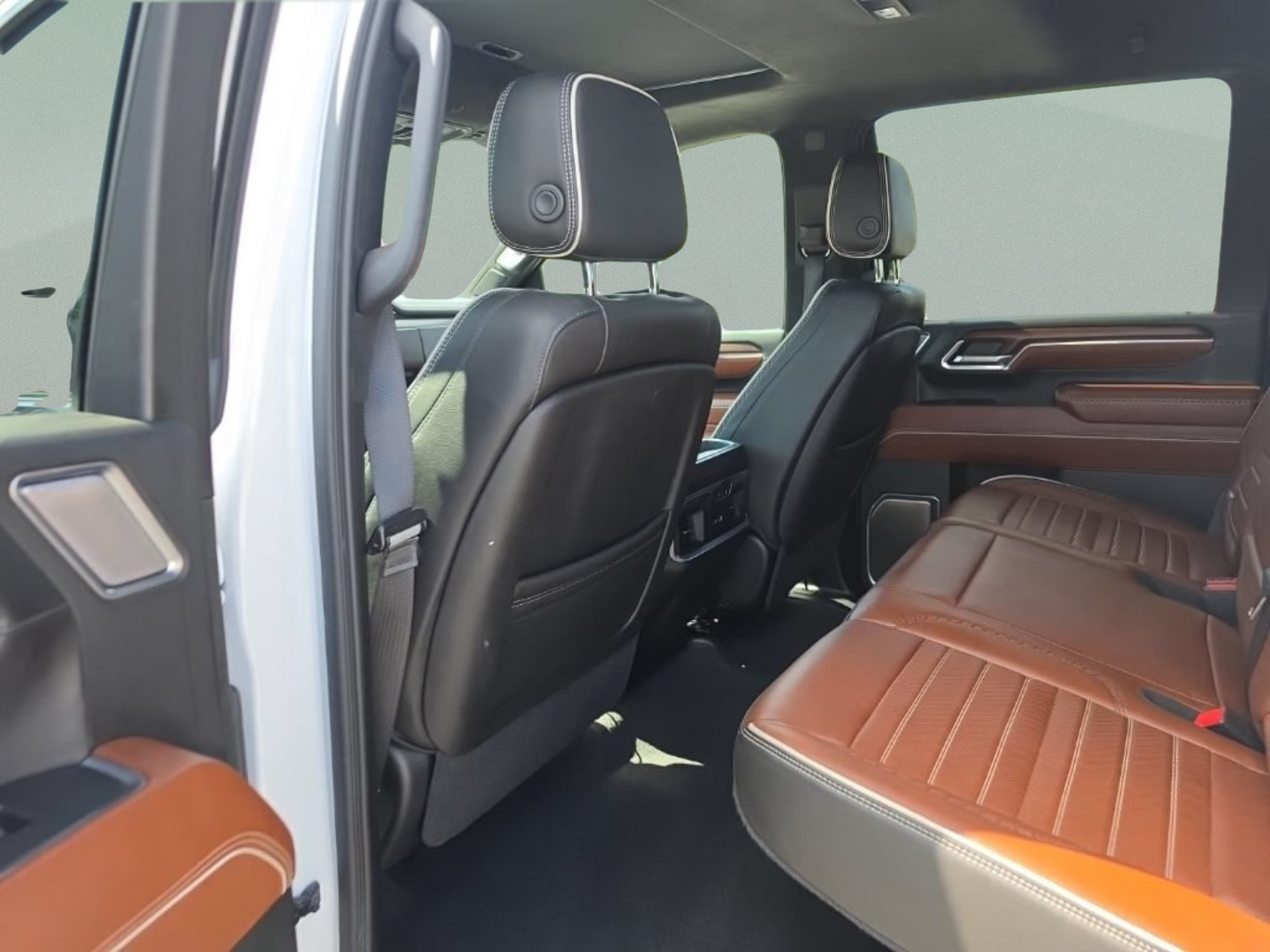 Used 2024 GMC Sierra 3500 Denali Ultimate AWD/4WD image 27