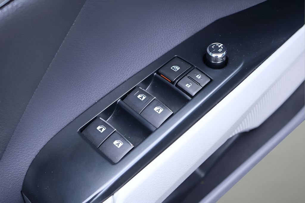 Certified 2020 Toyota Camry XLE FWD image 13