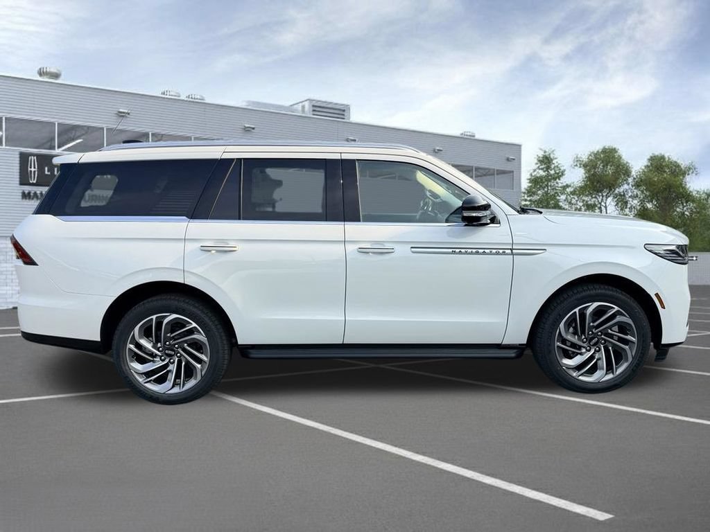 New 2027 Lincoln Navigator Premiere AWD/4WD image 3