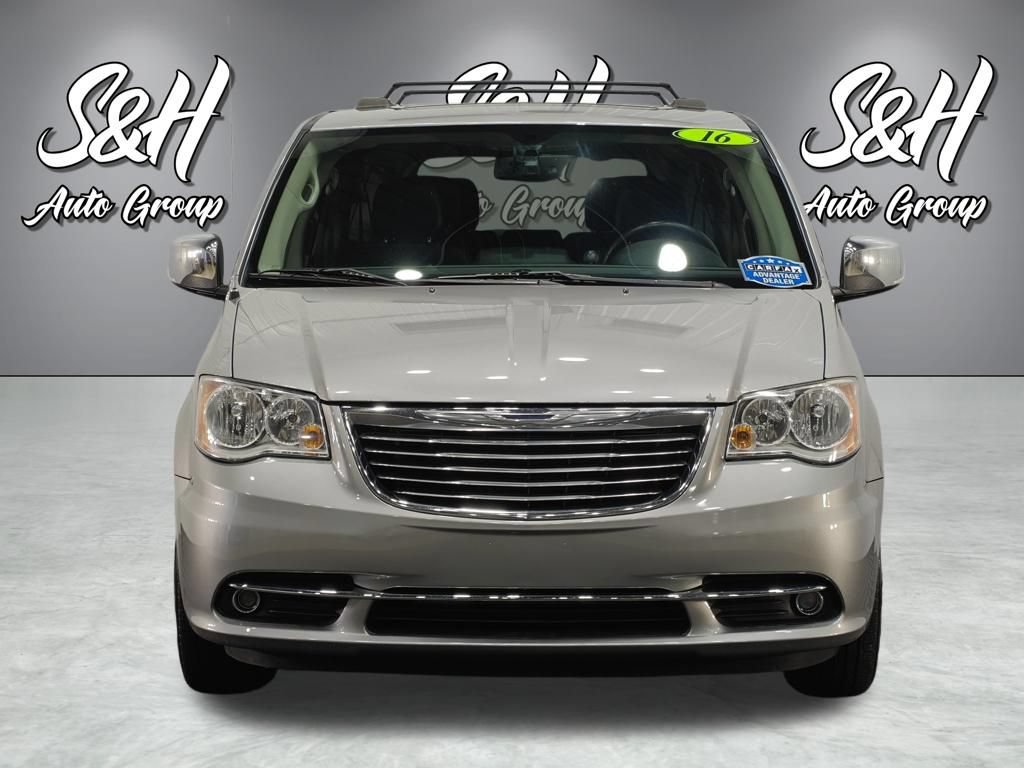 Used 2016 Chrysler Town & Country Touring-L FWD image 15