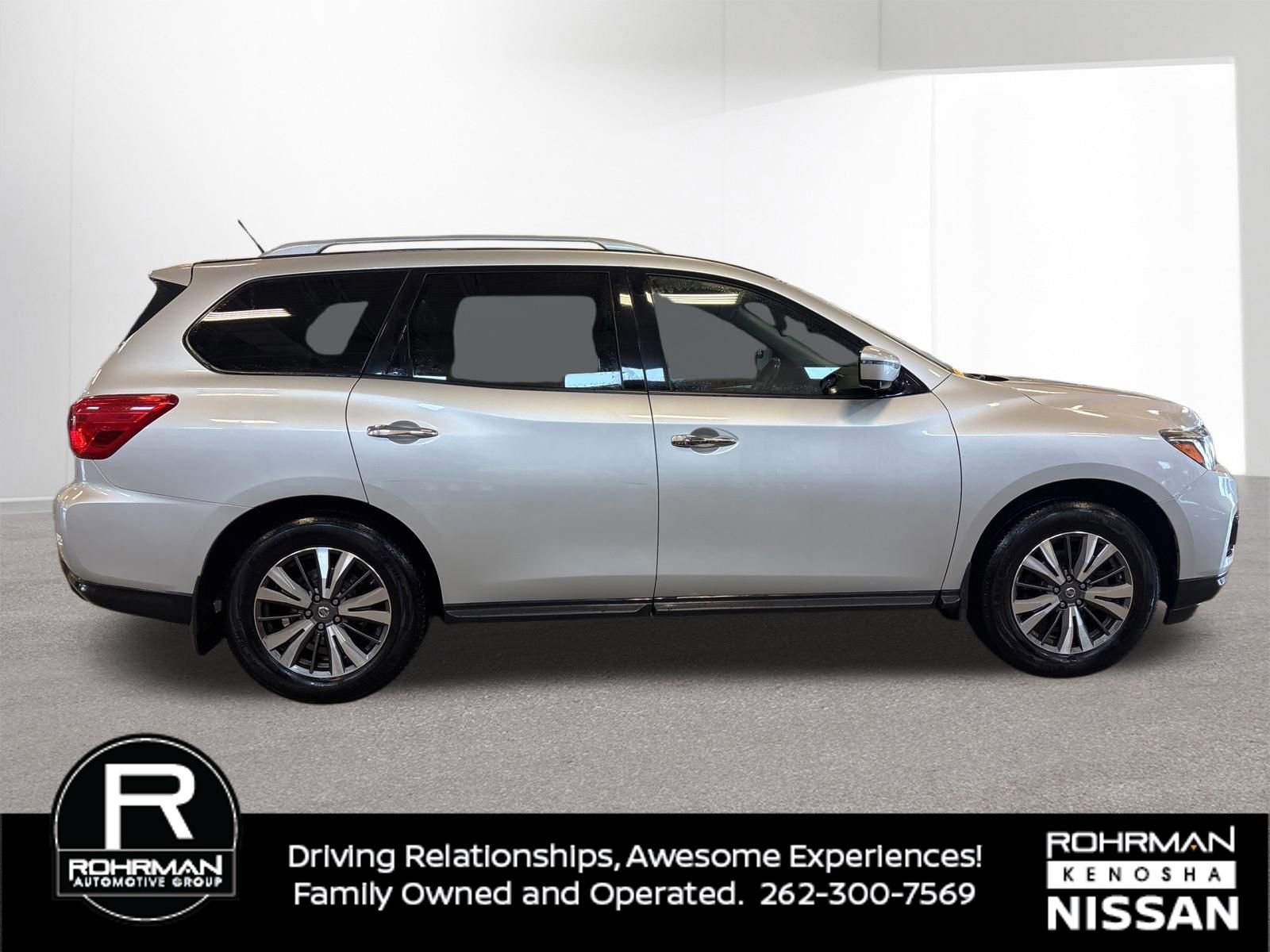 Used 2017 Nissan Pathfinder SL w/ SL Premium Package FWD image 7