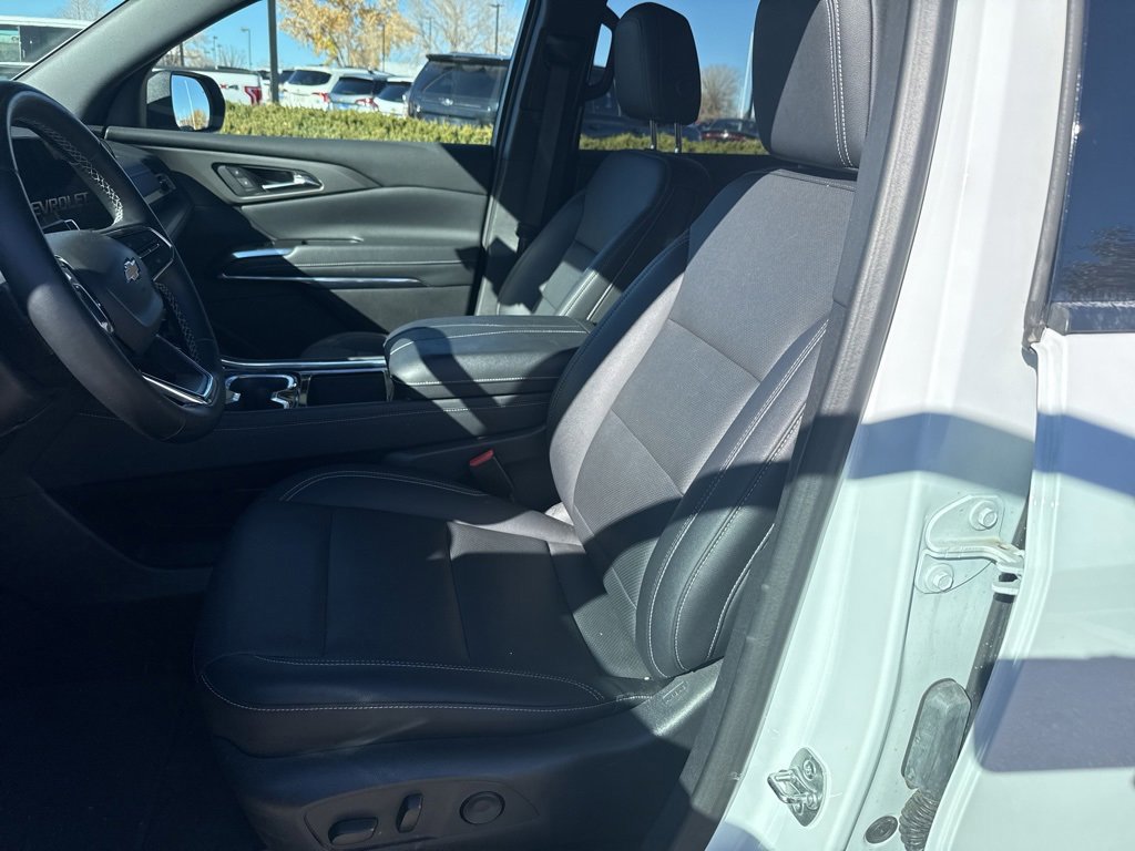 Certified 2025 Chevrolet Traverse LT image 9