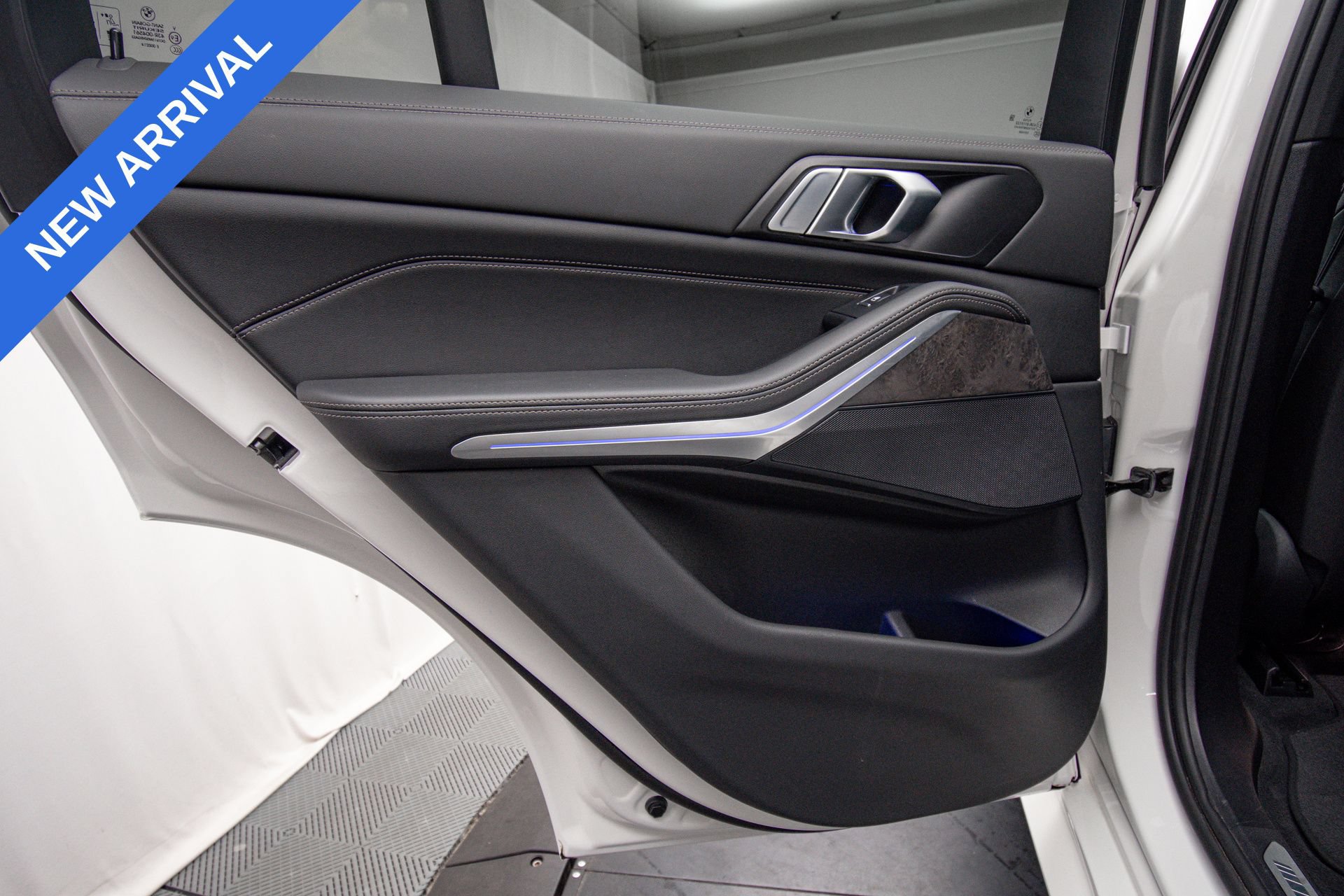 Used 2024 BMW X5 xDrive40i w/ M Sport Package AWD/4WD image 28