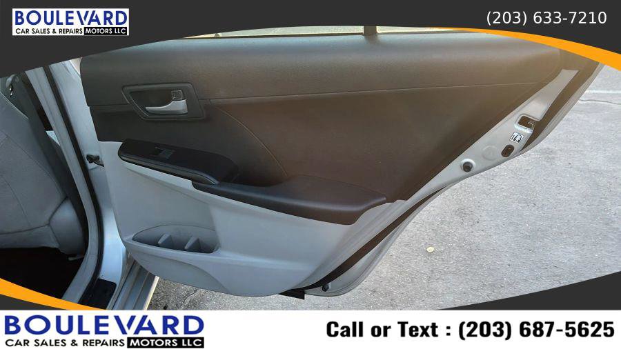 Used 2012 Toyota Camry L image 18