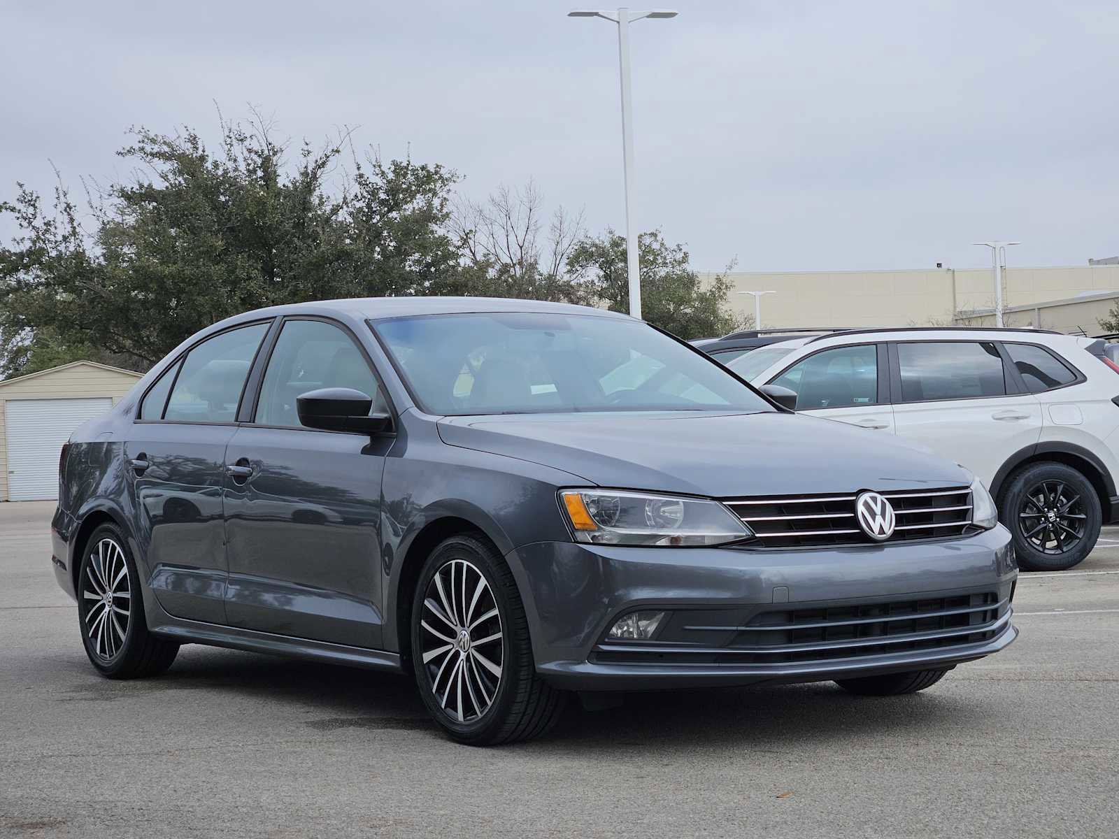 Used 2016 Volkswagen Jetta Sport image 3