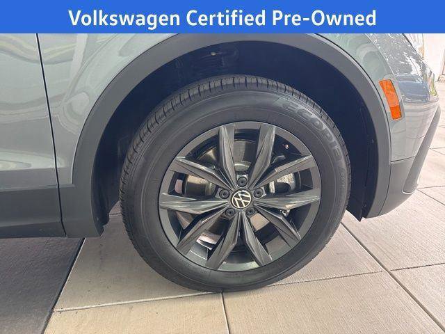 Certified 2024 Volkswagen Tiguan SE w/ Panoramic Sunroof Package AWD/4WD image 11