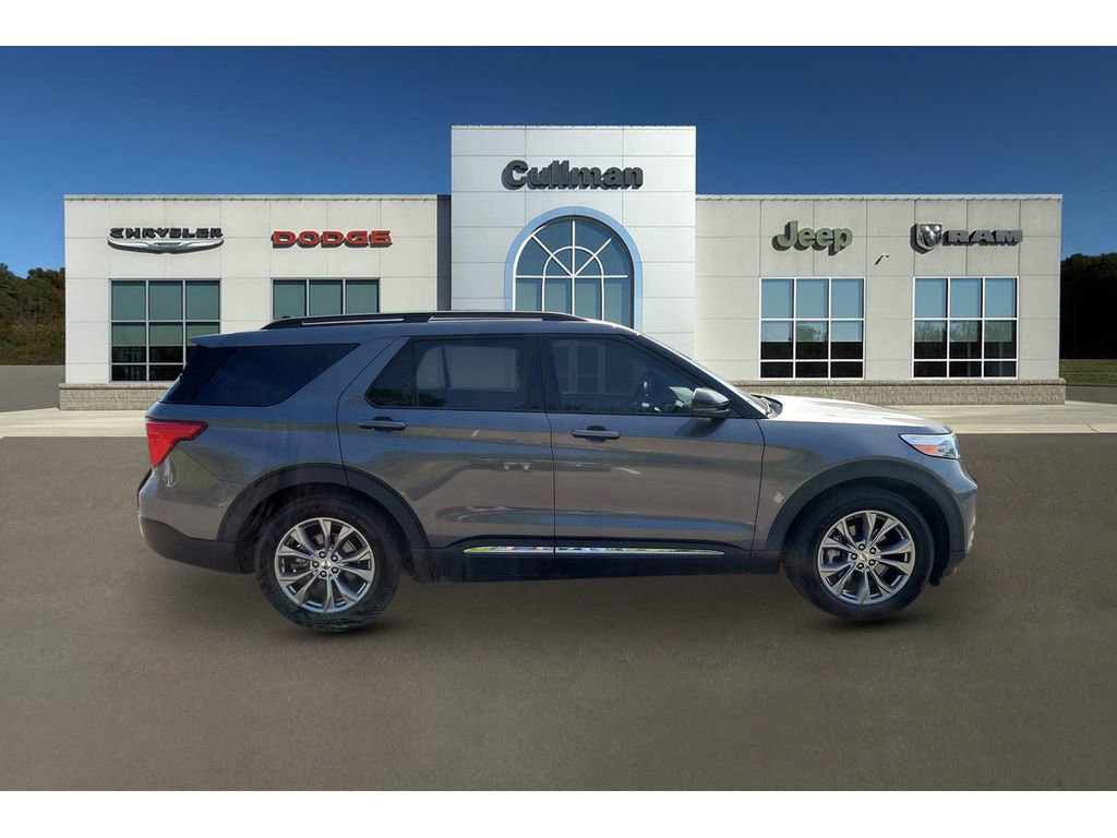 Used 2022 Ford Explorer XLT w/ Equipment Group 202A RWD image 2