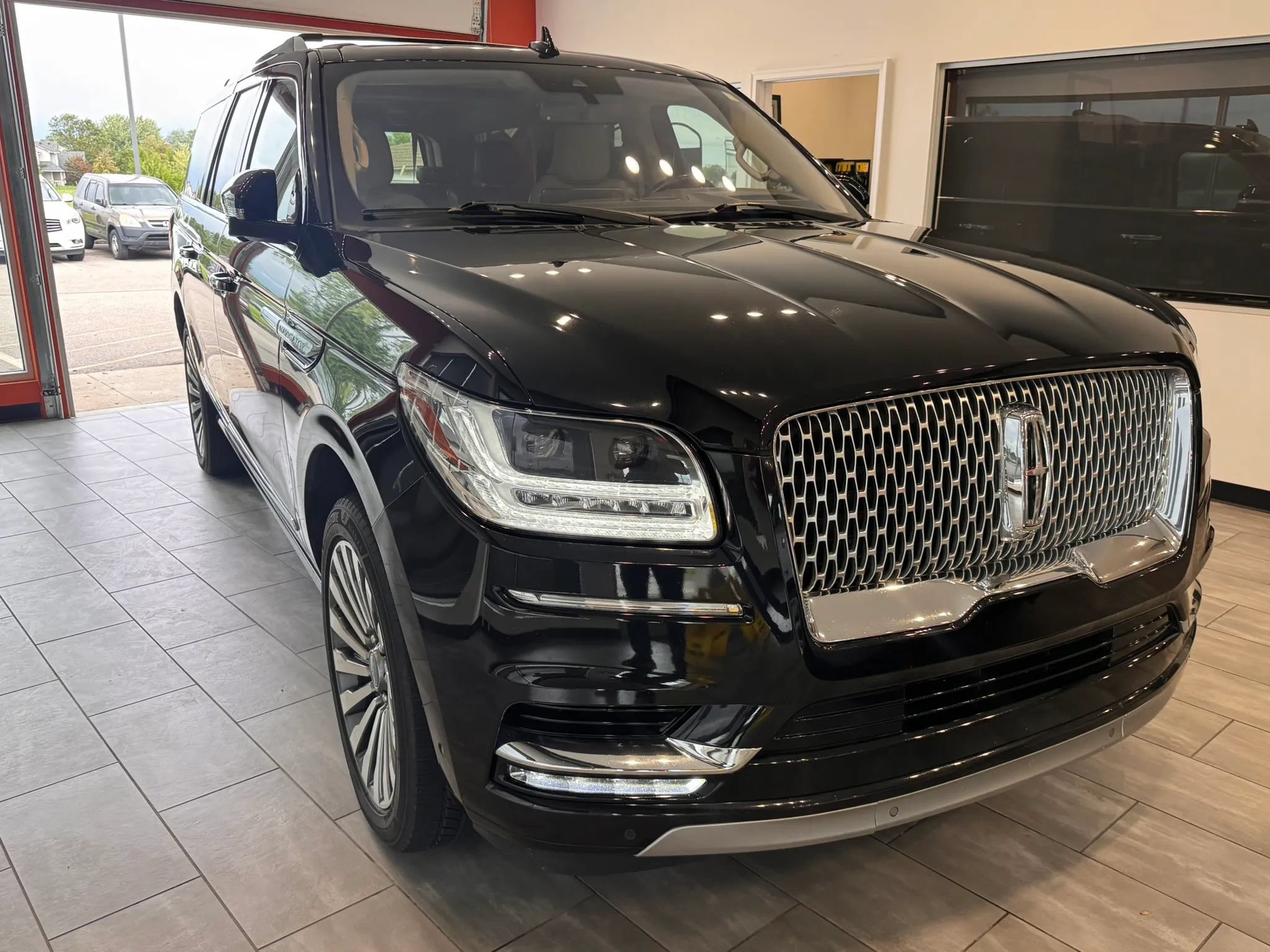 Used 2019 Lincoln Navigator L Reserve w/ Cargo Package AWD/4WD image 1