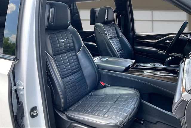 Used 2023 Cadillac Escalade ESV Sport Platinum w/ LPO, ONYX Package AWD/4WD image 7