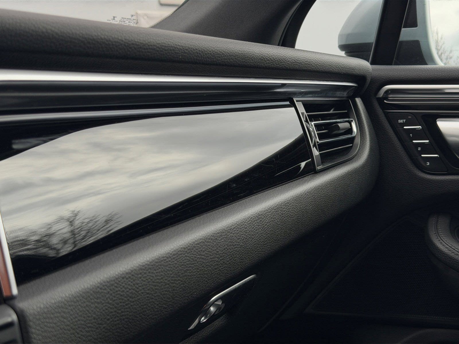 Certified 2020 Porsche Macan image 36