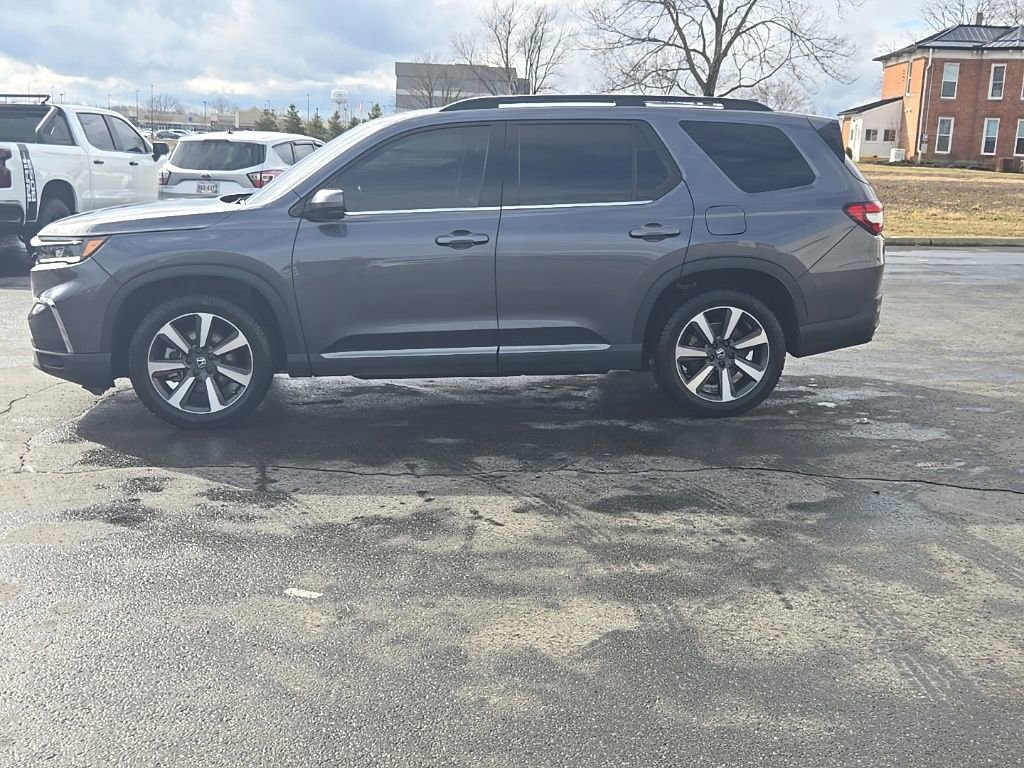 Used 2024 Honda Pilot Touring image 4