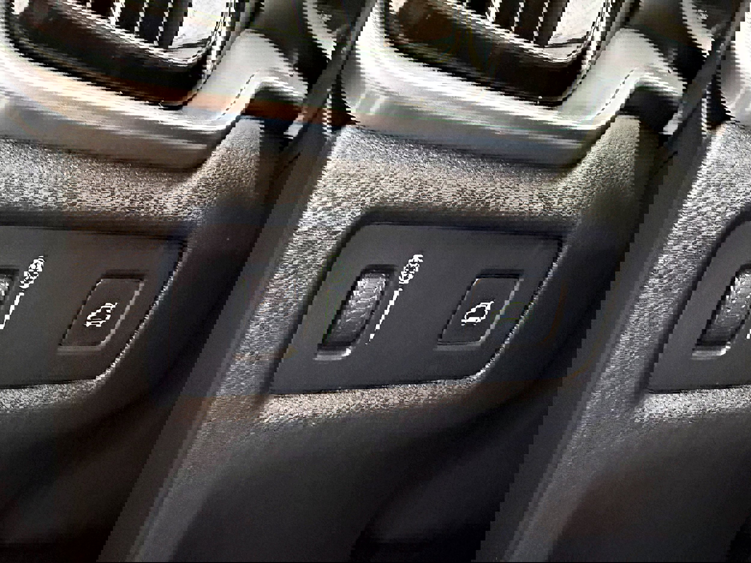 Used 2020 Volvo V60 T5 Cross Country image 10