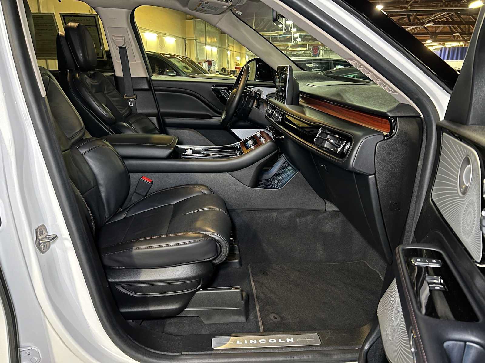 Used 2023 Lincoln Aviator Grand Touring w/ Equipment Group 301A AWD/4WD image 12