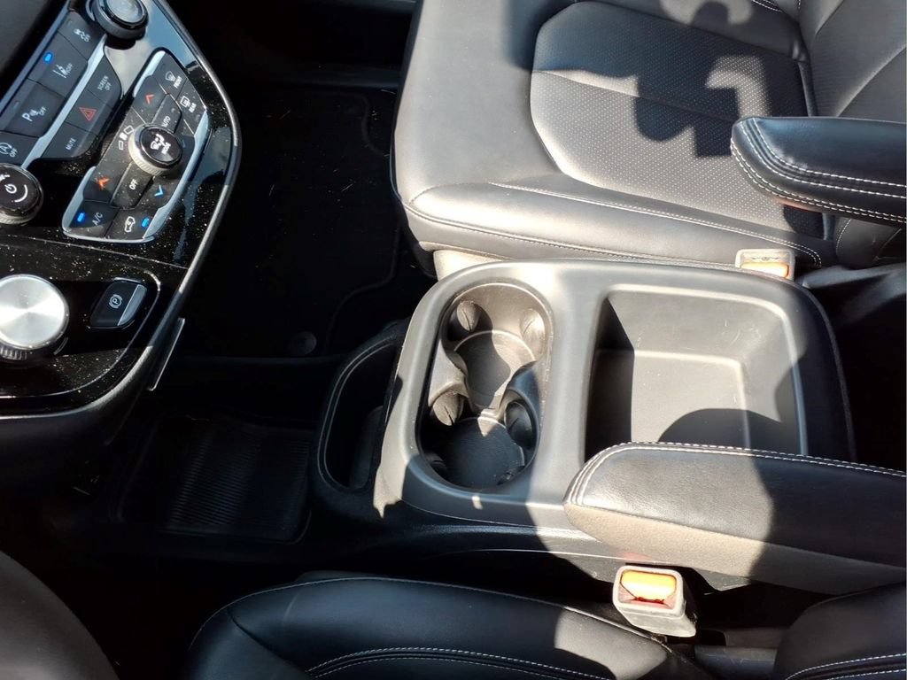 Used 2025 Chrysler Pacifica Select FWD image 14