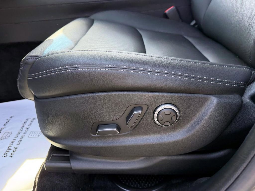 Certified 2024 Genesis GV70 2.5T w/ Select Package AWD/4WD image 25