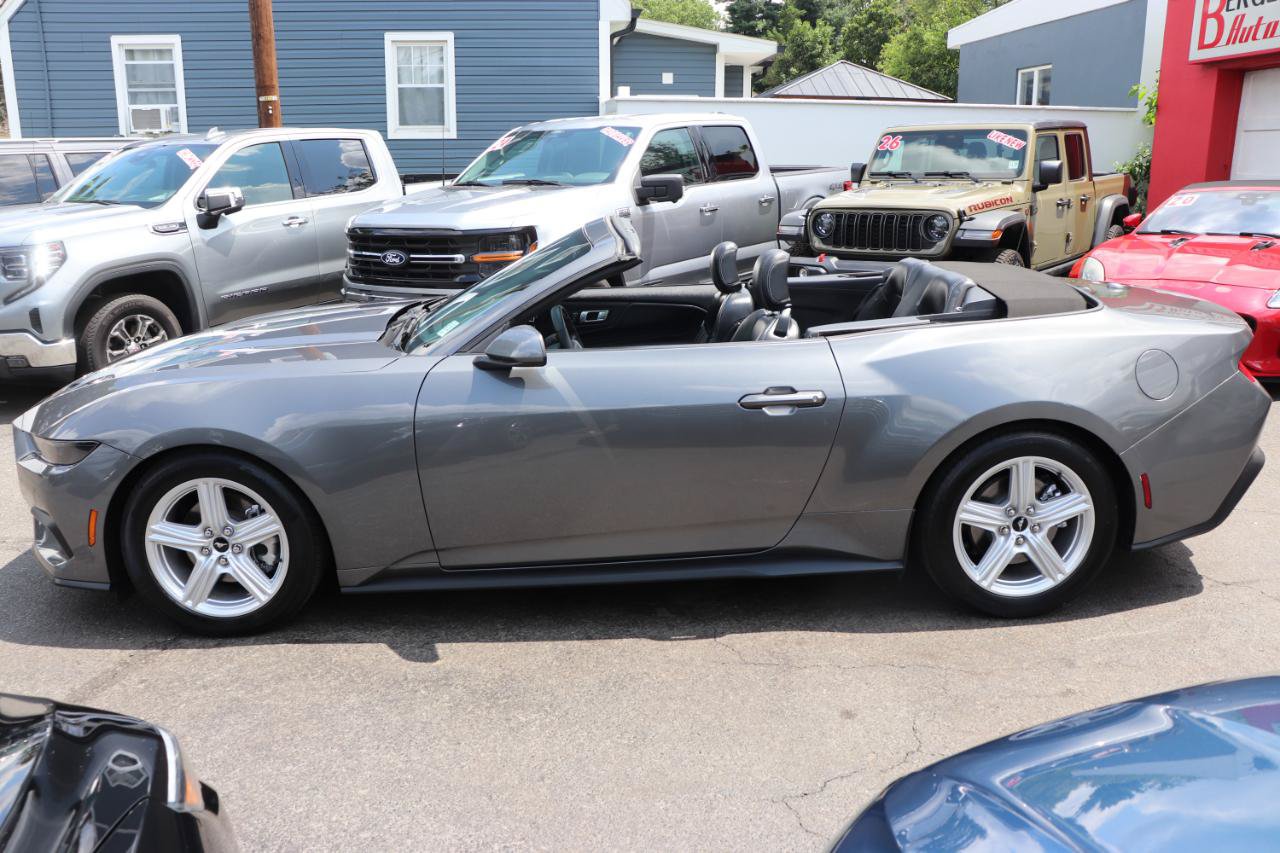 Used 2026 Ford Mustang Premium RWD image 2