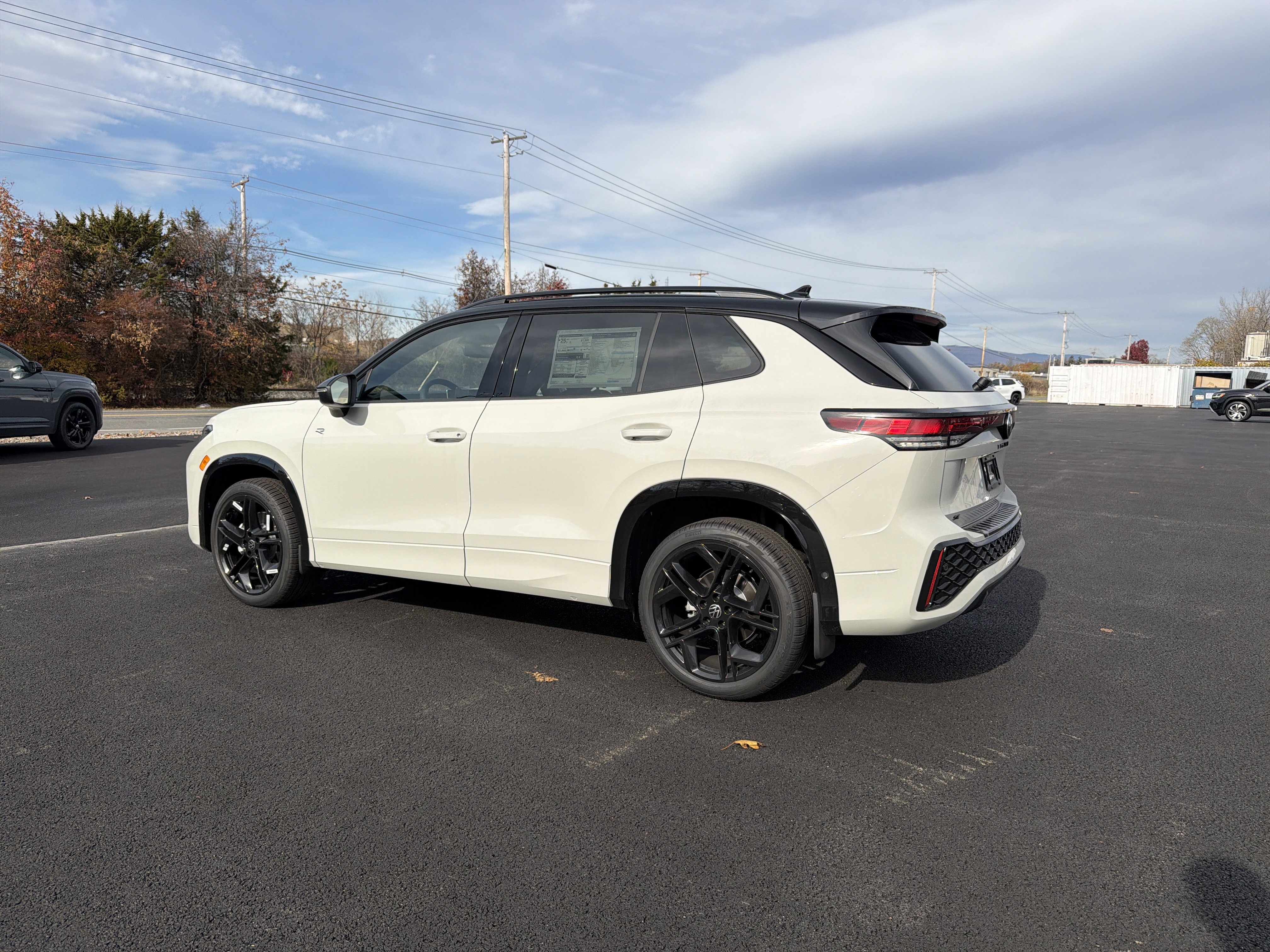 New 2026 Volkswagen Tiguan SE R-Line image 8