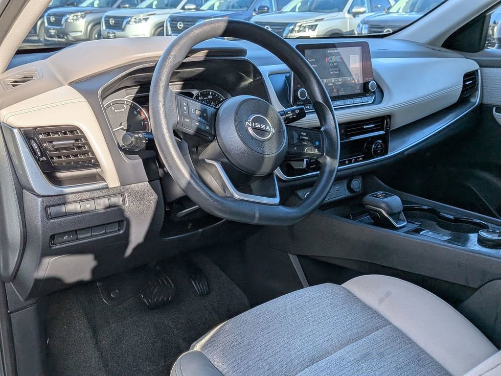 Used 2022 Nissan Rogue SV image 10