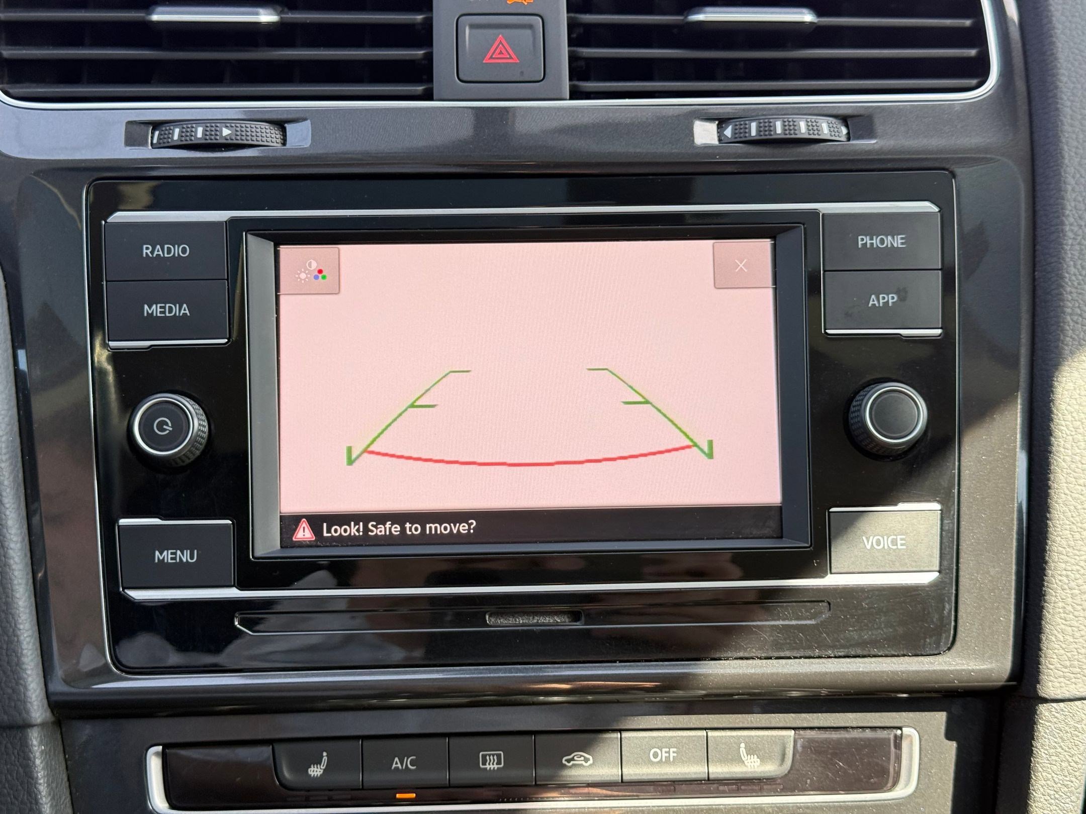 Used 2020 Volkswagen Golf 4-Door FWD image 24