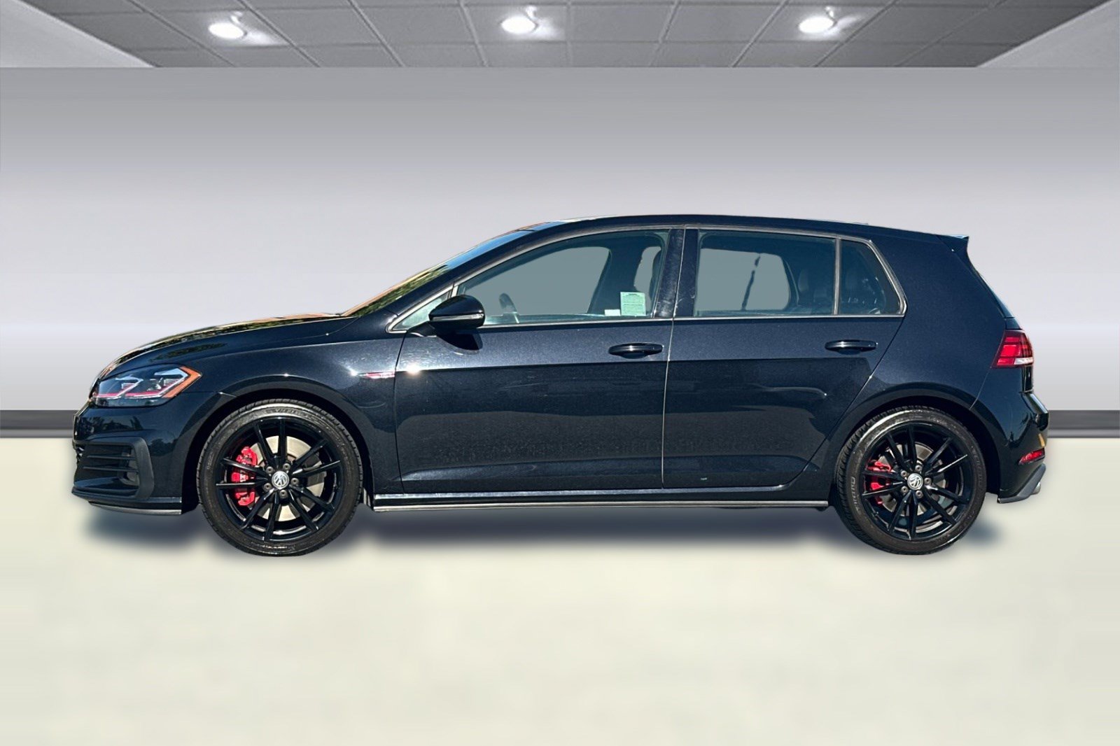 Used 2021 Volkswagen Golf 4-Door FWD image 2
