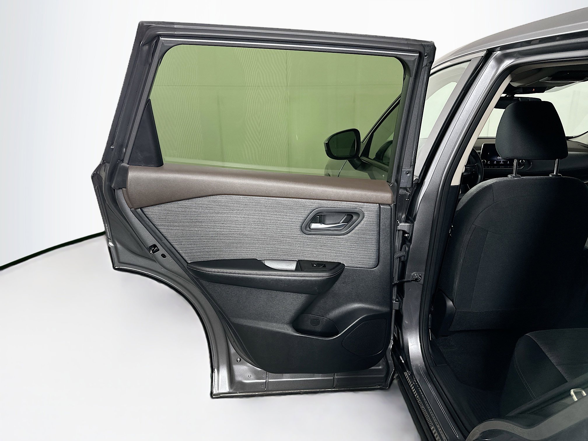 Used 2023 Nissan Rogue SV image 25