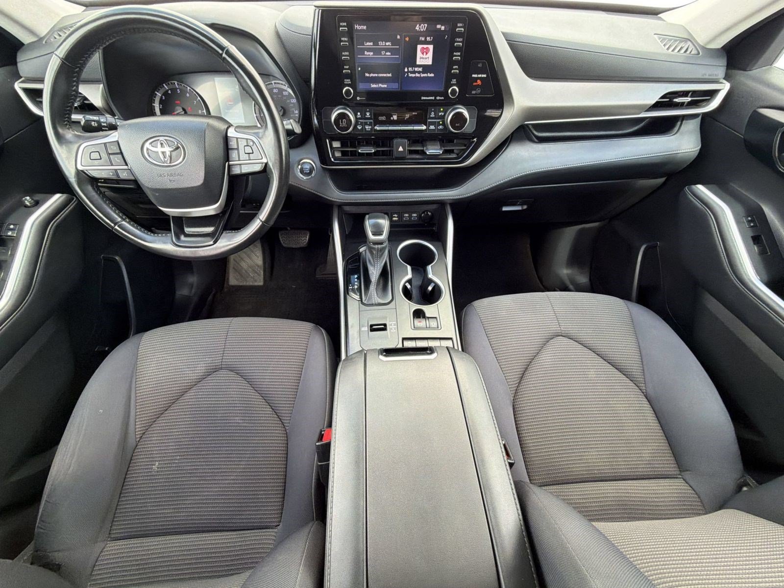 Used 2022 Toyota Highlander LE FWD image 16