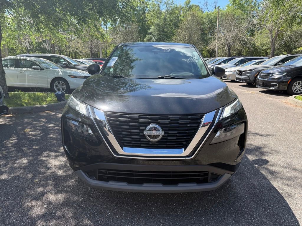 Used 2023 Nissan Rogue S image 2