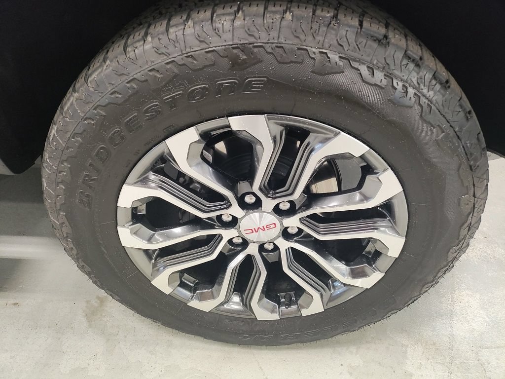 Used 2025 GMC Canyon Denali AWD/4WD image 4