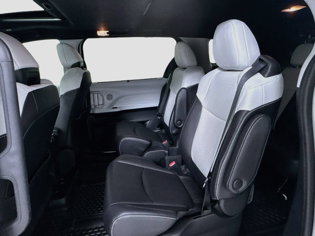 Used 2025 Toyota Sienna XSE AWD/4WD image 23