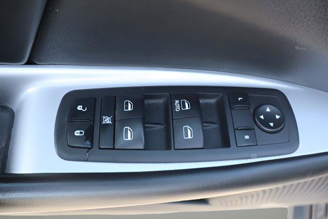 Used 2019 Dodge Journey SE w/ Connectivity Group image 16