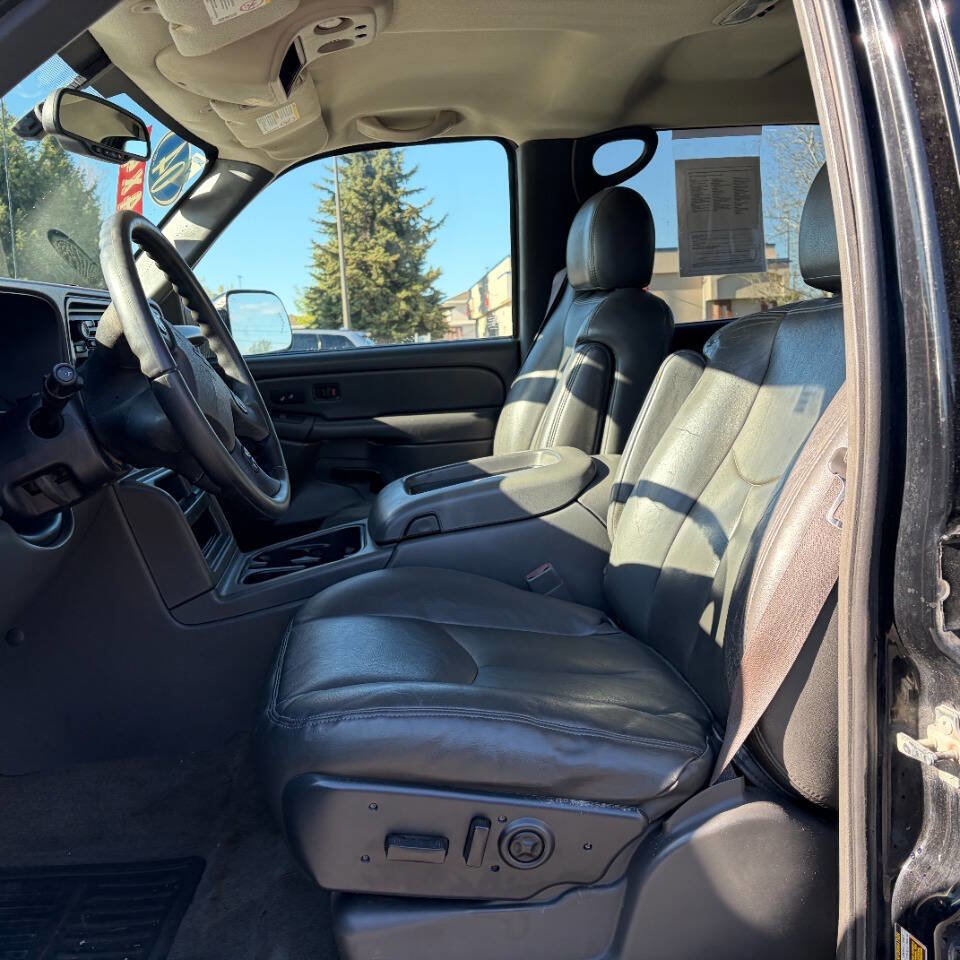 Used 2004 Chevrolet Silverado 2500 LT w/ Heavy-Duty Power Package AWD/4WD image 10