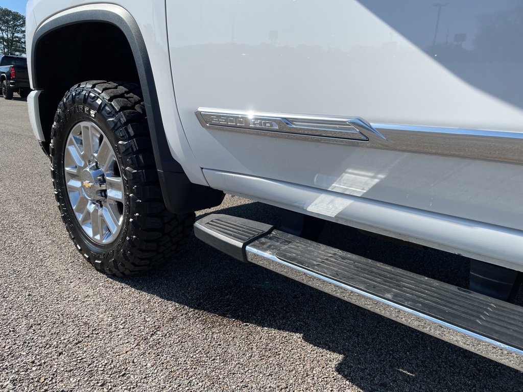 Used 2024 Chevrolet Silverado 2500 High Country w/ High Country Premium Package image 11
