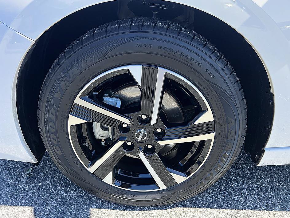 Certified 2025 Nissan Sentra SV FWD image 9
