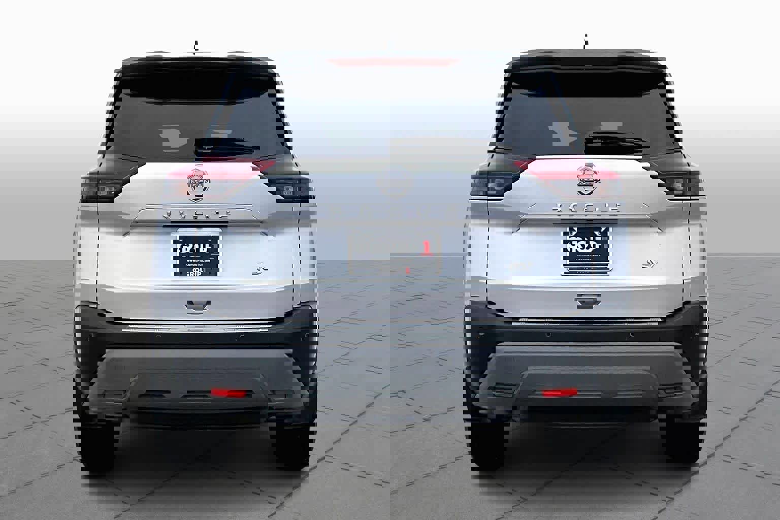 Used 2022 Nissan Rogue SV image 3