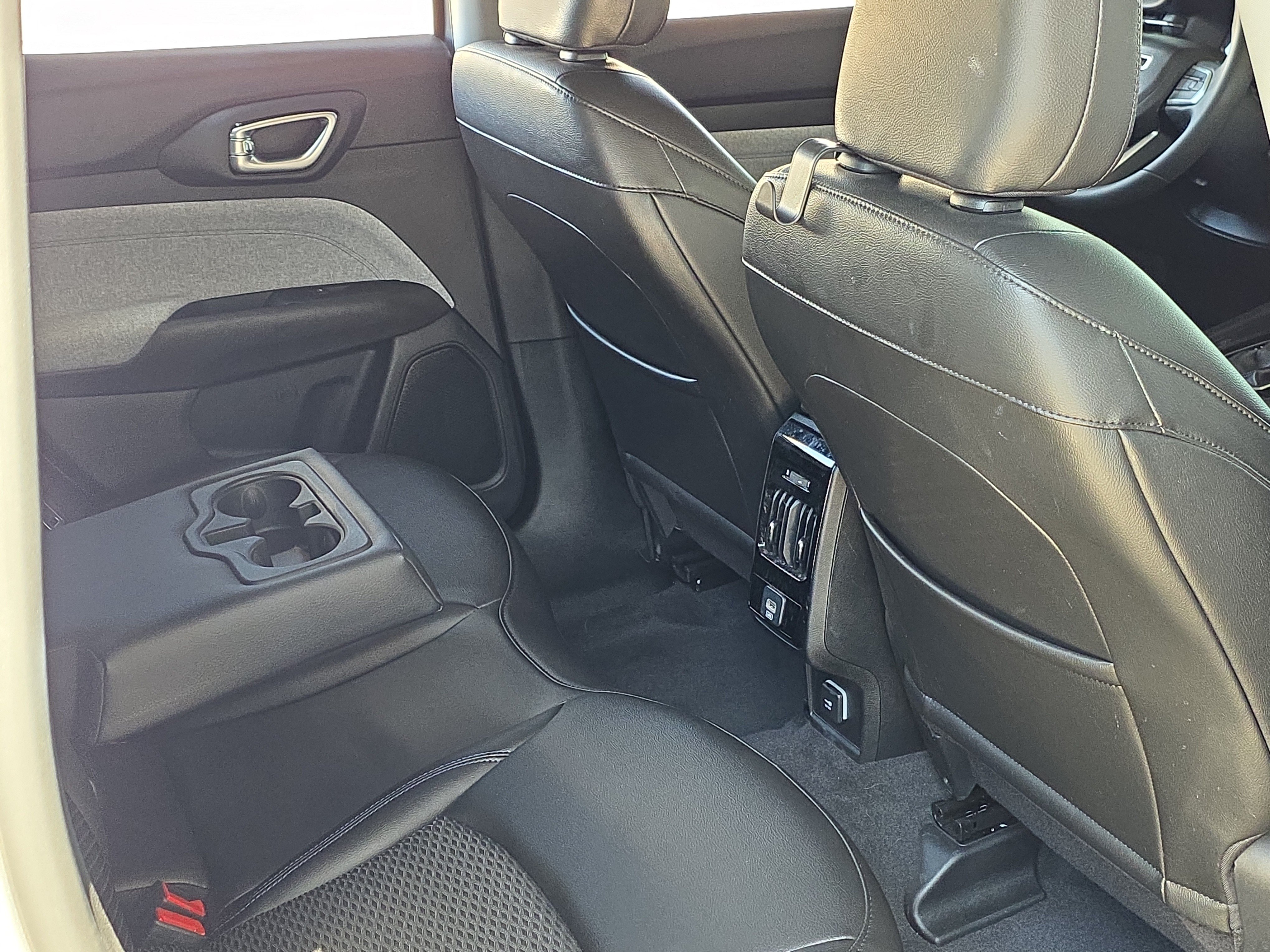 Used 2022 Jeep Compass Latitude FWD image 21