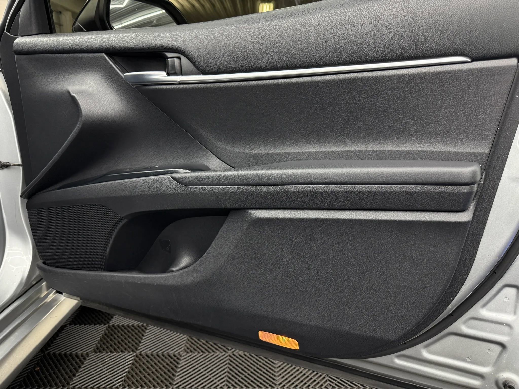 Used 2018 Toyota Camry LE FWD image 5