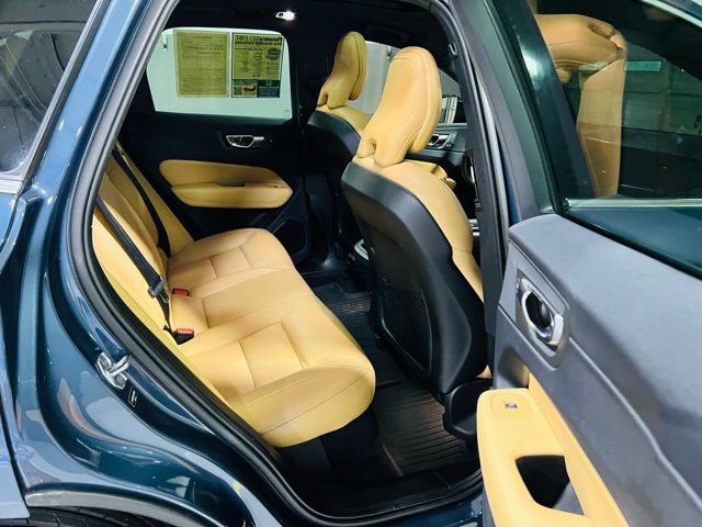 Used 2019 Volvo XC60 T5 Momentum w/ Premium Package FWD image 29