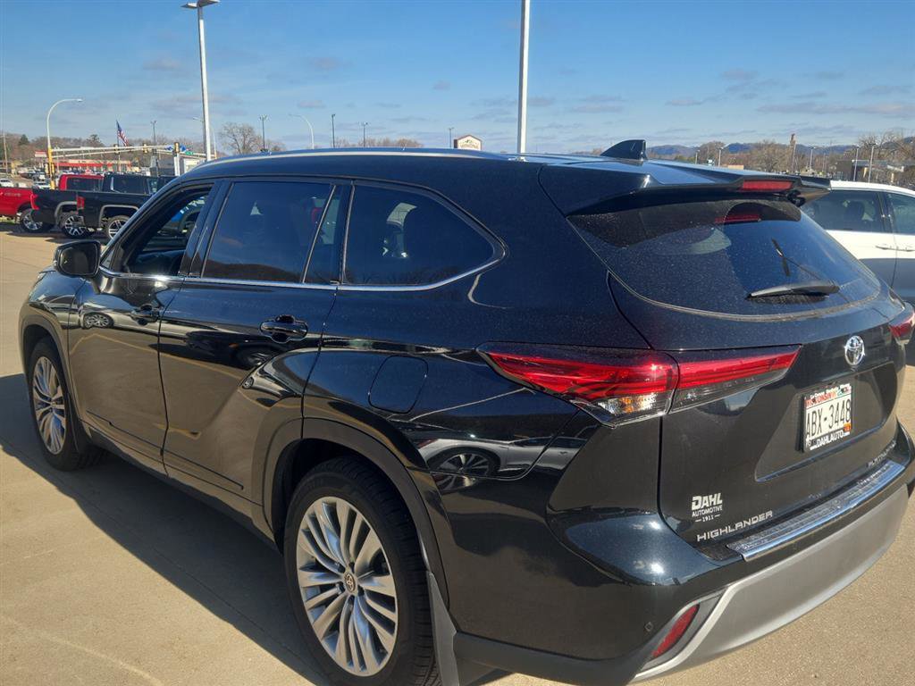 Used 2023 Toyota Highlander Platinum image 7