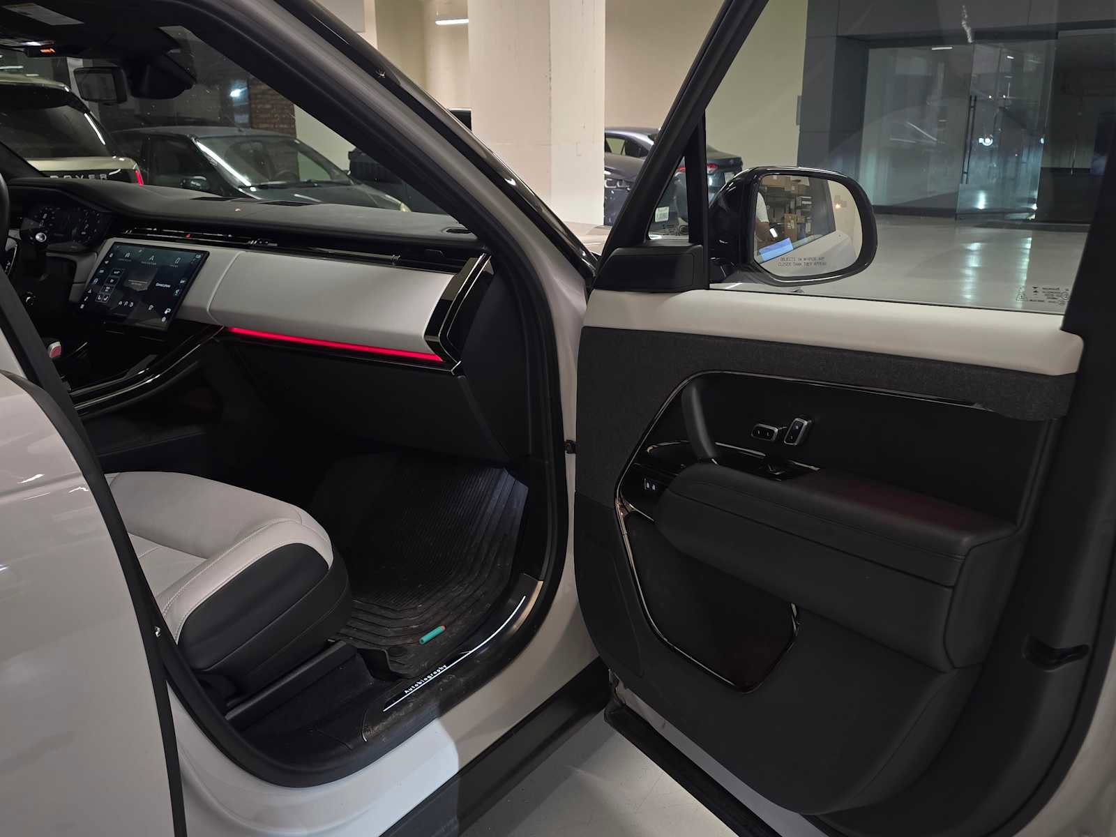 Used 2025 Land Rover Range Rover Sport Autobiography image 12